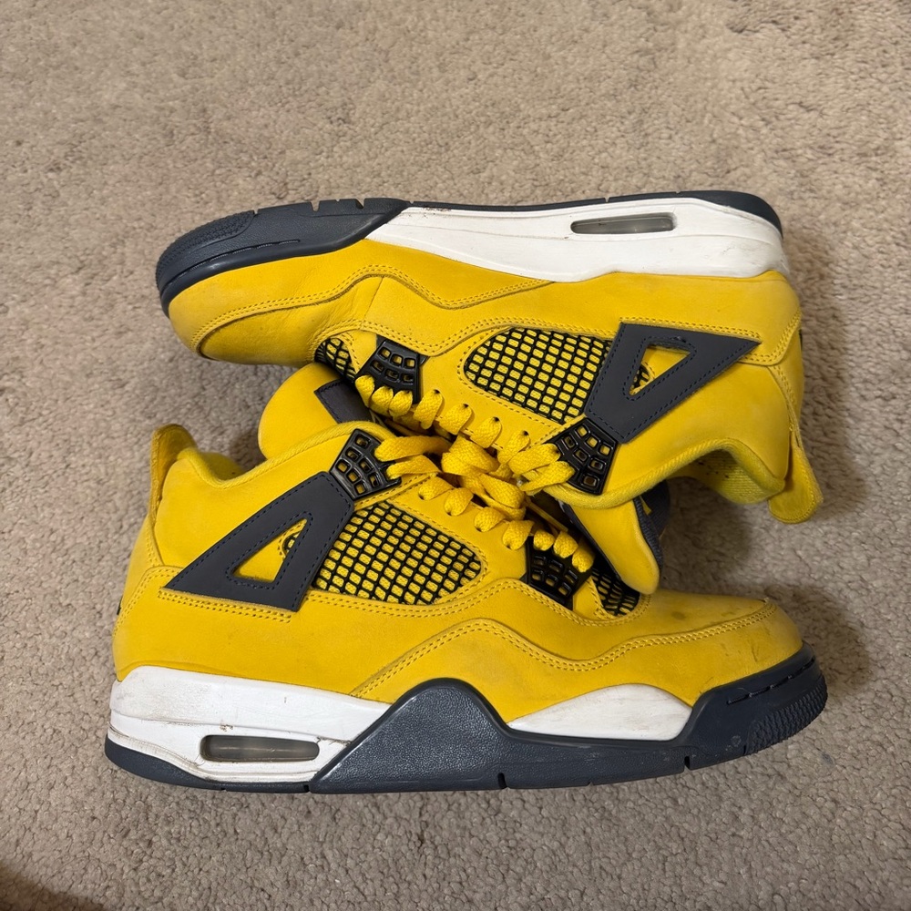 Jordan 4 lightning